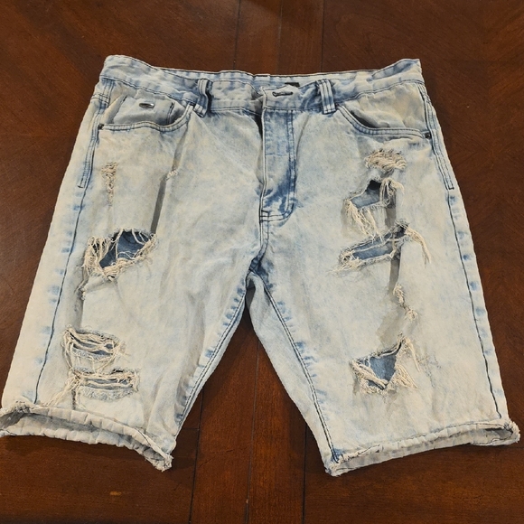 (J25) Men's Stylish Distressed Light Blue Jean Shorts Sz 36 - Picture 1 of 11